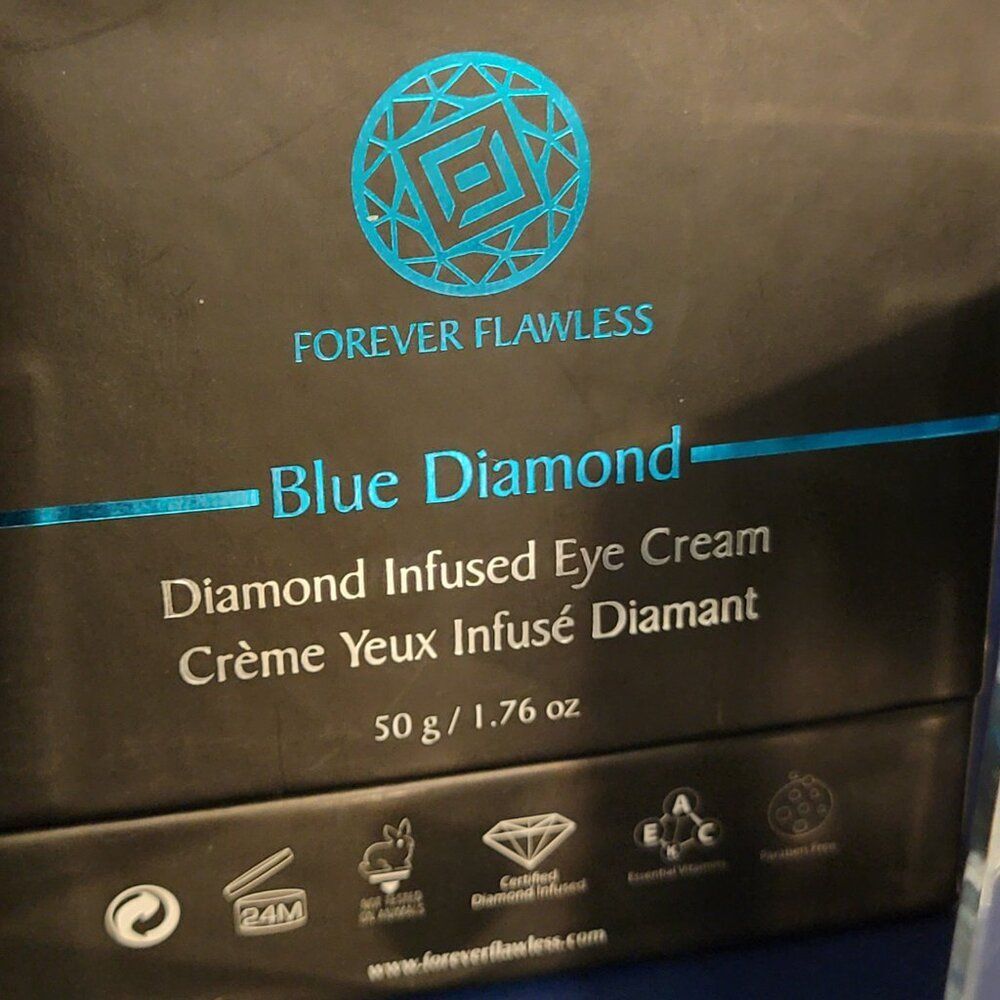 Forever Flawless Blue Diamond Eye Cream - Picture 10 of 11